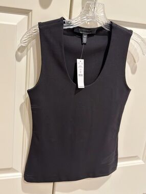 White House Black Market forme tank